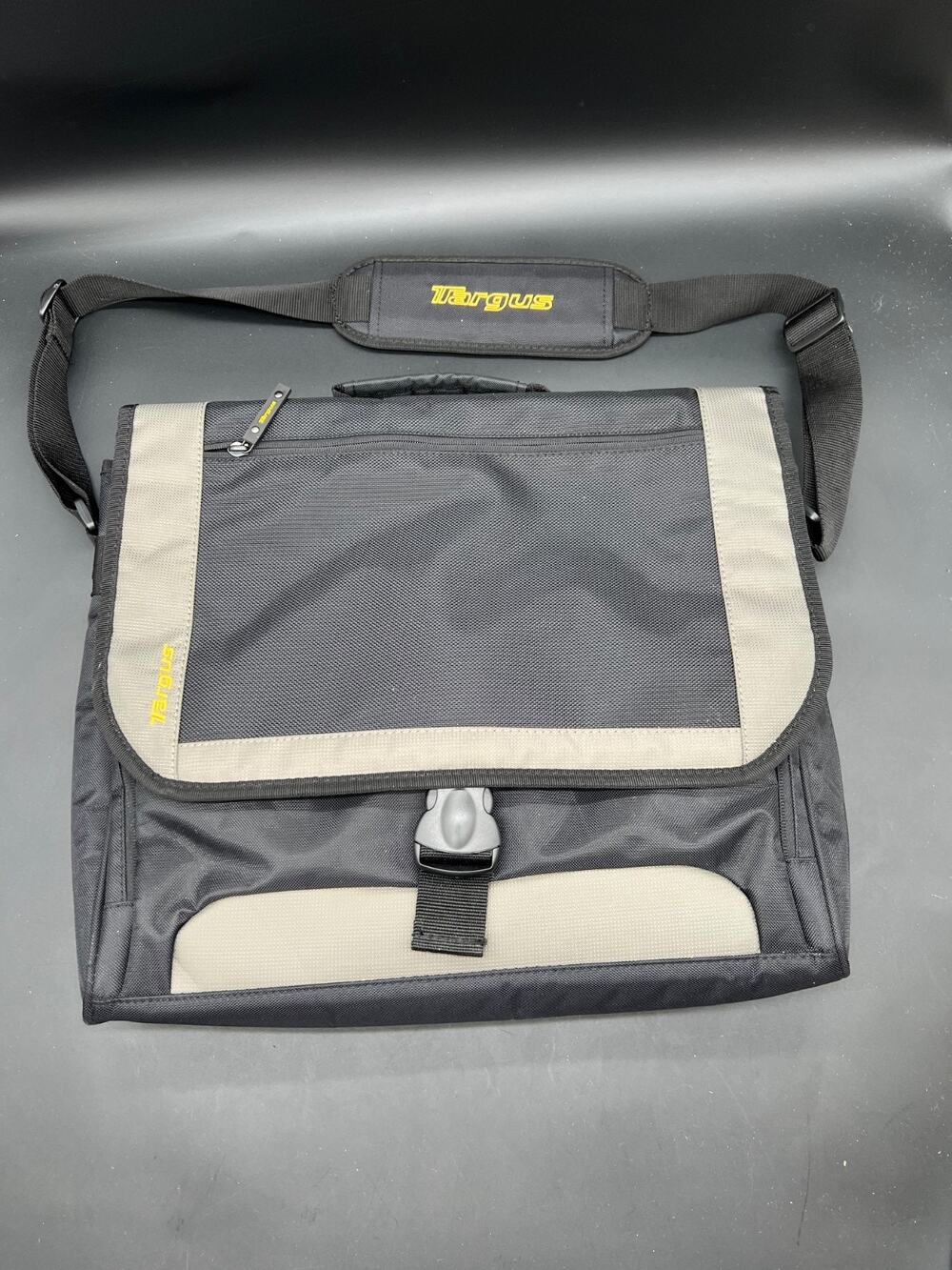 Targus Men’s Messenger Bag Travel Laptop Case Heavy Duty Command Flap Excellent